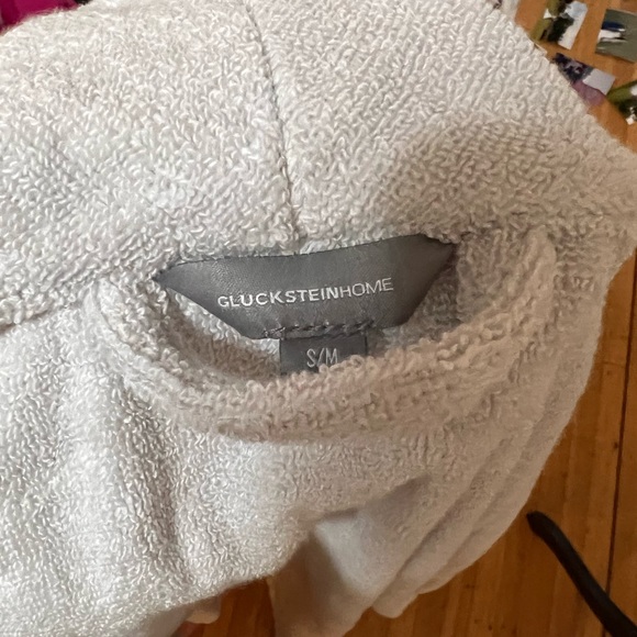 Robe - Picture 3 of 3